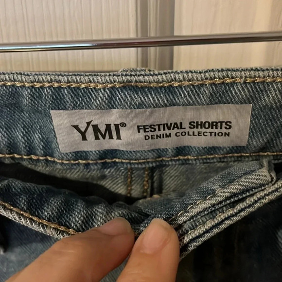 YMI Hi Rise Festival Shorts 5/ 27 Jean Shorts Blue Raw Hem Distressed NWT - Picture 3 of 7